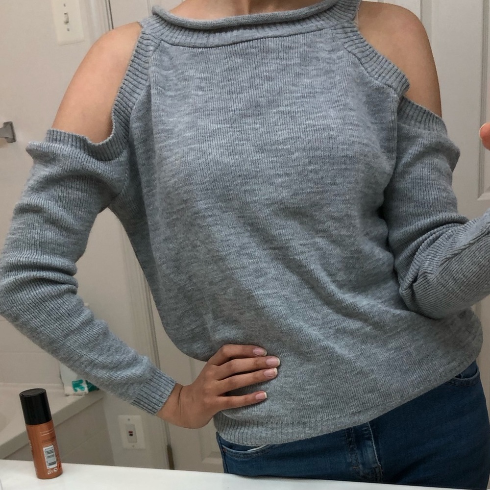 Gray cutout shoulder sweatshirt